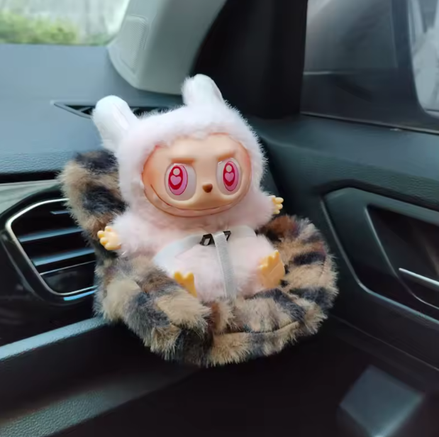 15-17cm Car Doll Seat Labubu Doll Safety Seat Cute Doll Air Outlet Aromatherapy Decoration Car Interior Decoration