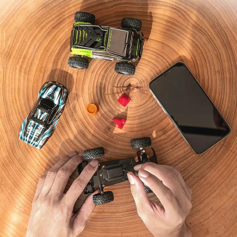 EZ Max‘s New Mountaineering Mini Remote Control Vehicle Off Road Car Drift Vehicle1:32 Children's Boy Outdoor Recreation Toy Car