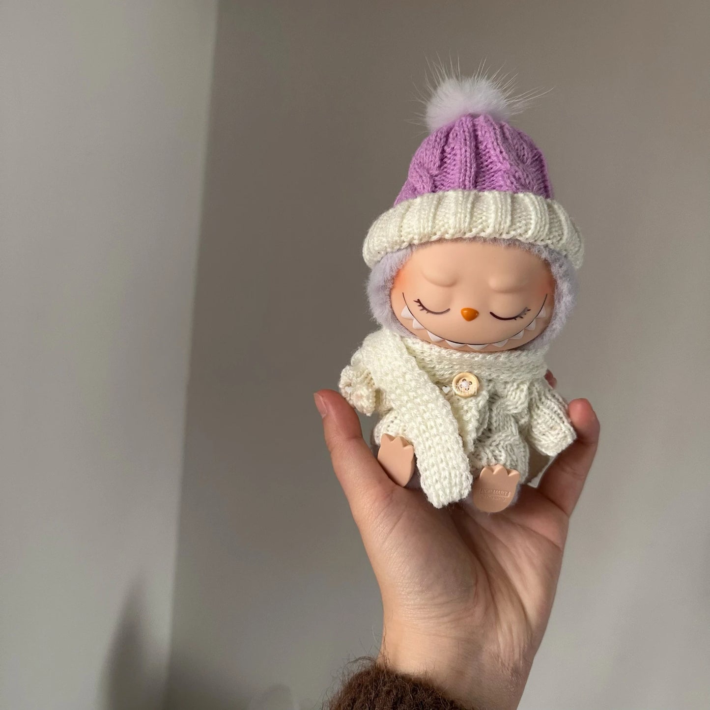 EZ 17cm Labubu doll Clothes  Macaron Labubu Christmas costumes Set V1 V2 Winter Christmas Sweater Scarf Set Clothing ﻿