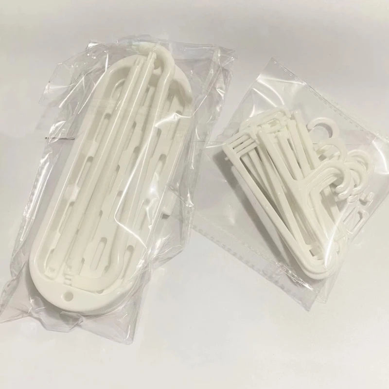 EZ Labubu Mini Clothesse Hanger 10pcs/Set Used for Labubu and Other 17 Cm Dolls Shoe Rack Doll Accessories Children's Toys