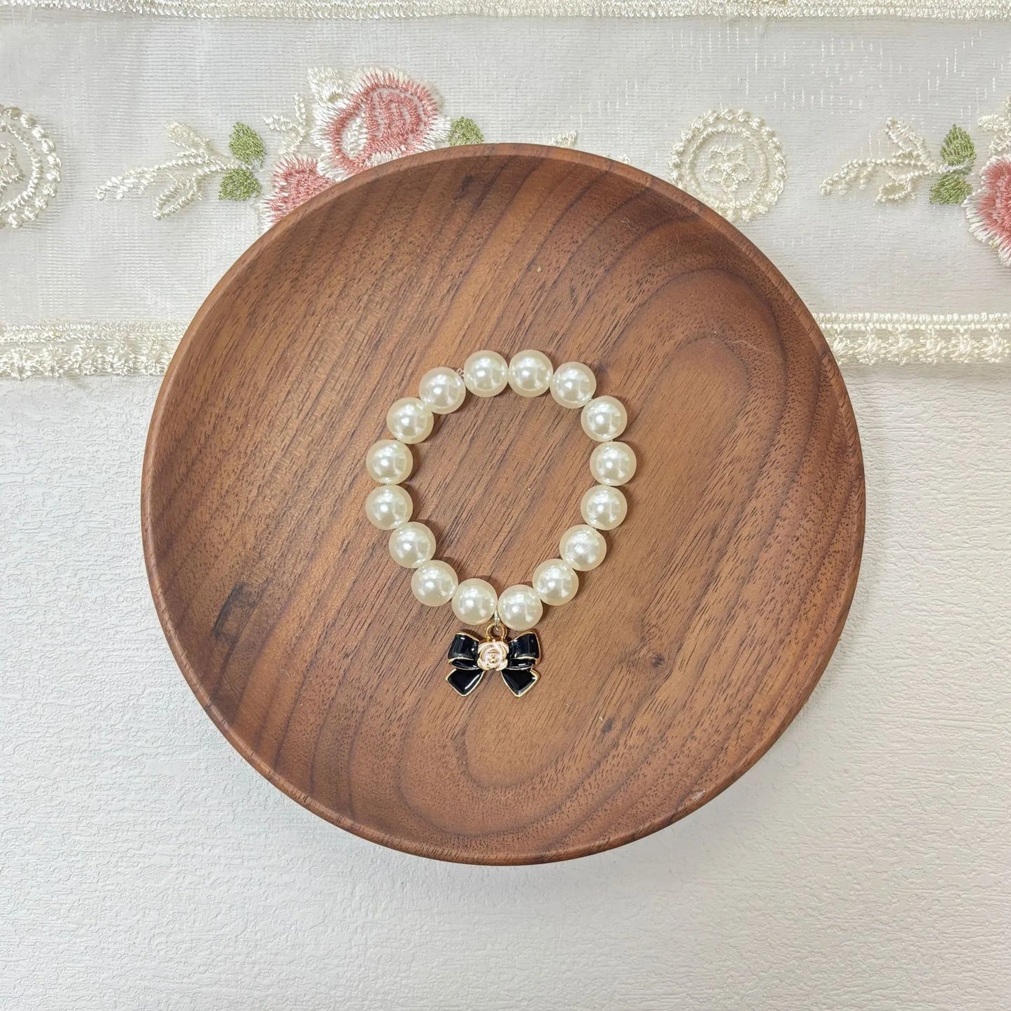 EZ 17cm Labubu Macaron Sitting Party  Ornament DIY Cute Cartoon Plush Pendant Pearl Necklace Chain Alloy Accessory  Labubu Outfit