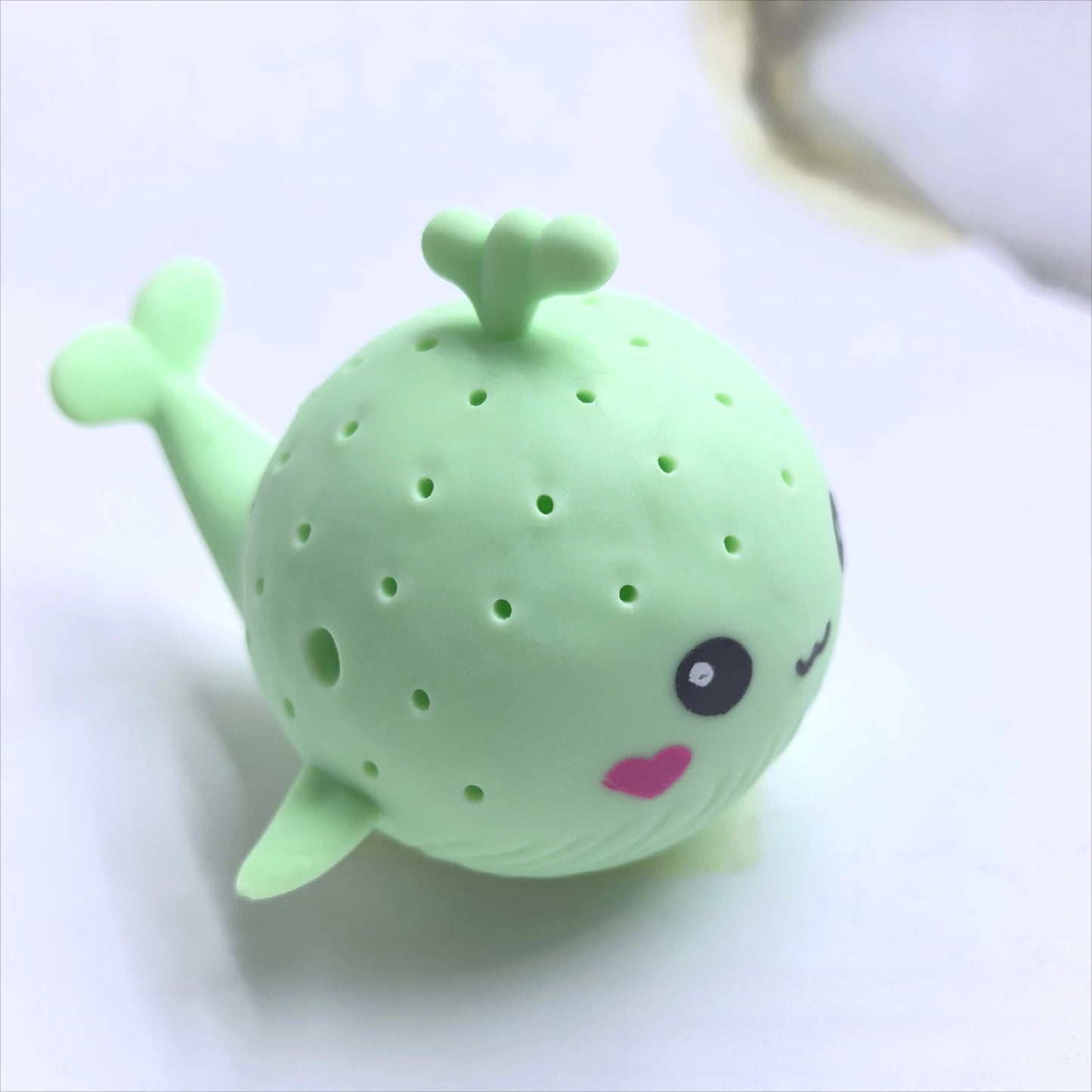 EZ Baby Bath Toys Sponge Water Absorbing Whale Squeezing Stress Relief Toys Summer Swimming Play Water Toy for Children Squishy Kid