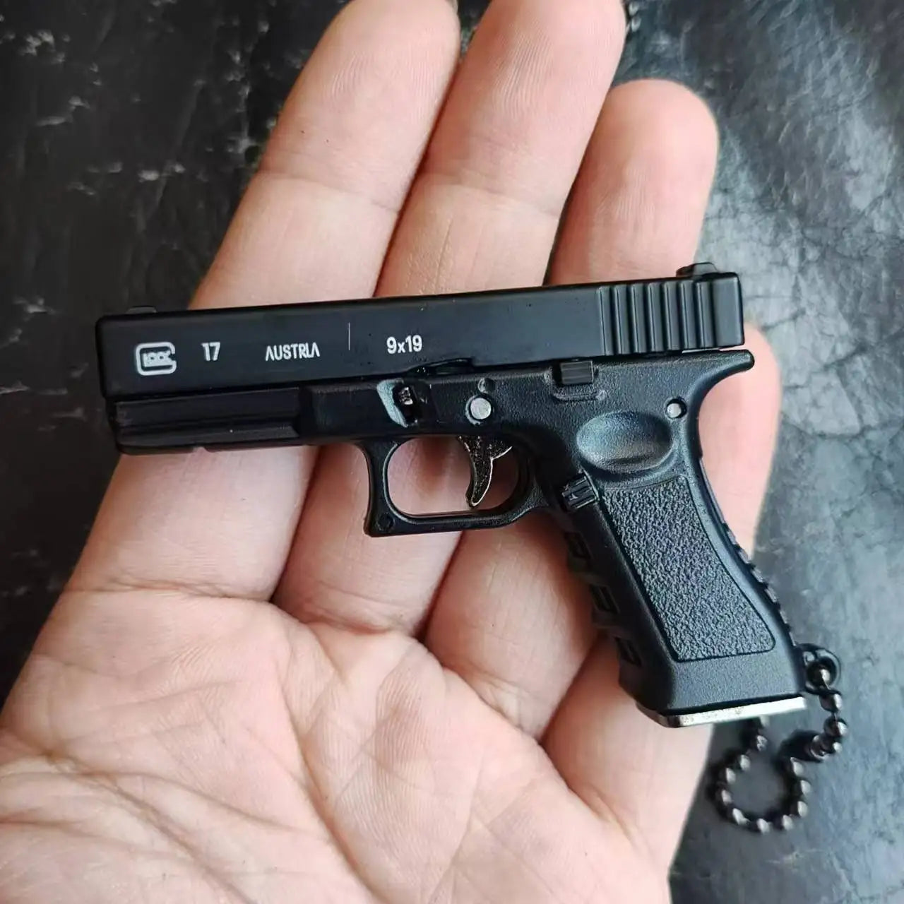 EZ 1:3 Semi Alloy G34 TTI Pistol Model Keychain Disassemble Mini Gun Toy Craft Bag Pendant for Chlidren Adults