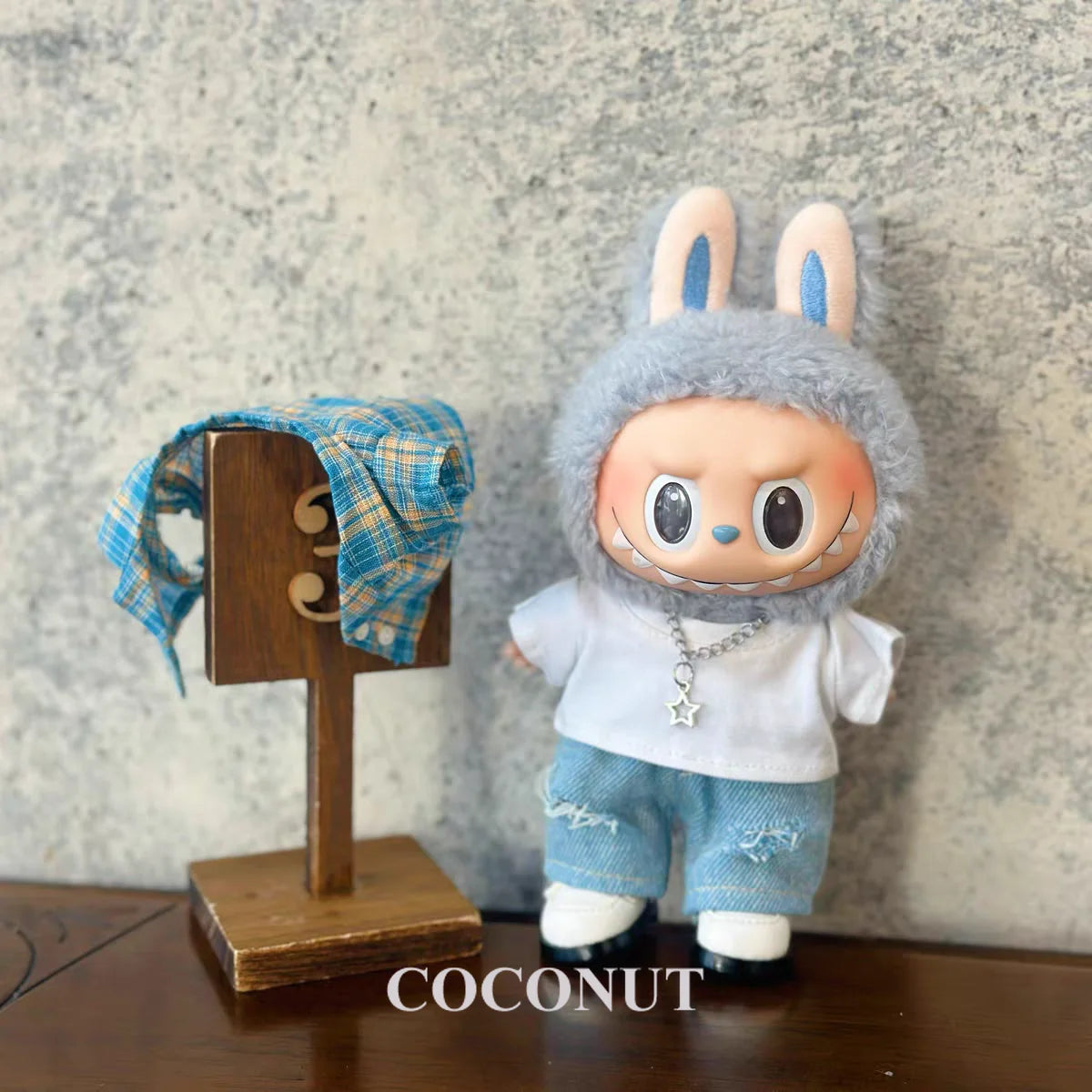 EZ Labubu Summer Shirt & Ripped Jeans - Cool Casual Outfit for 17cm Vinyl Dolls with a Trendy Summer Vibe