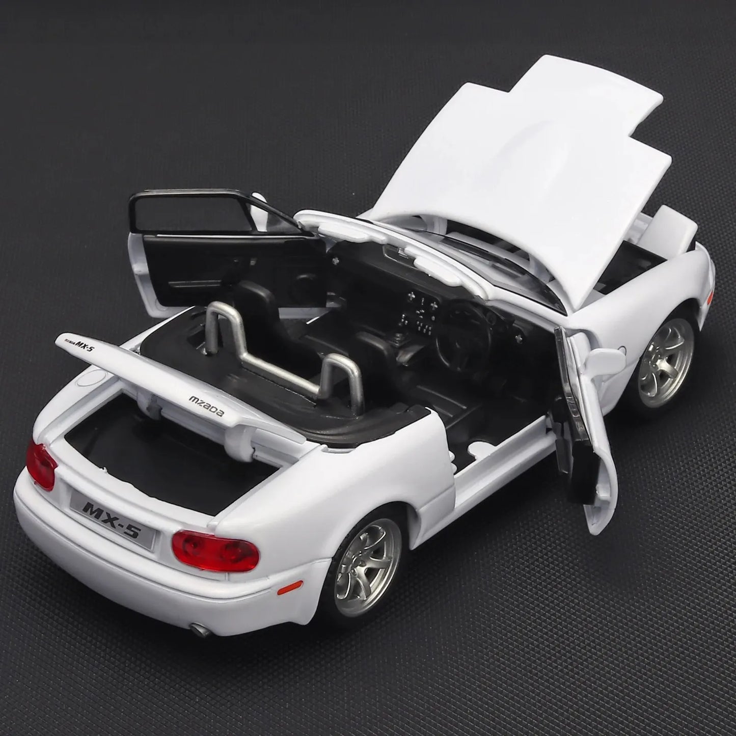 EZ 1:32 Mazda MX-5 Alloy Model Car - Multi-Purpose Gift Item, Decorative Home Accessory, and Fun Children's Toy