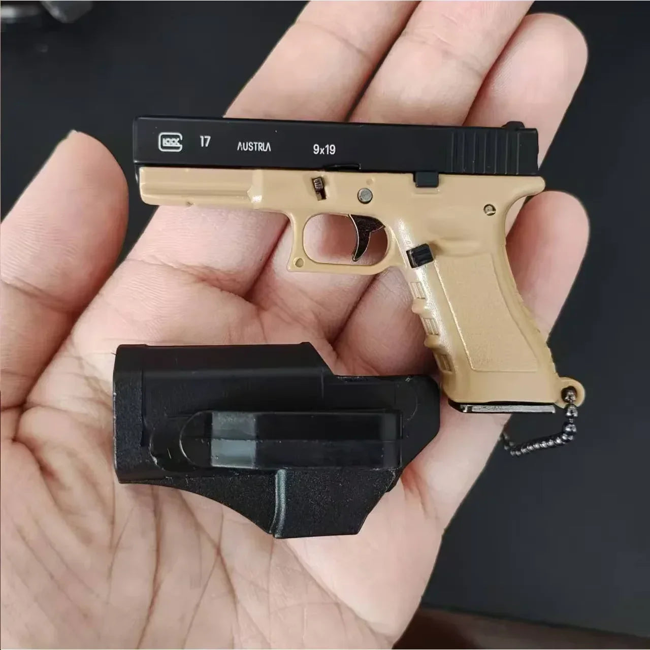 EZ 1:3 G17 Pistol Model With Holster Metal Toy Gun Detachable DIY Semi-alloy Keychain Pendant Ornaments Children's Toy