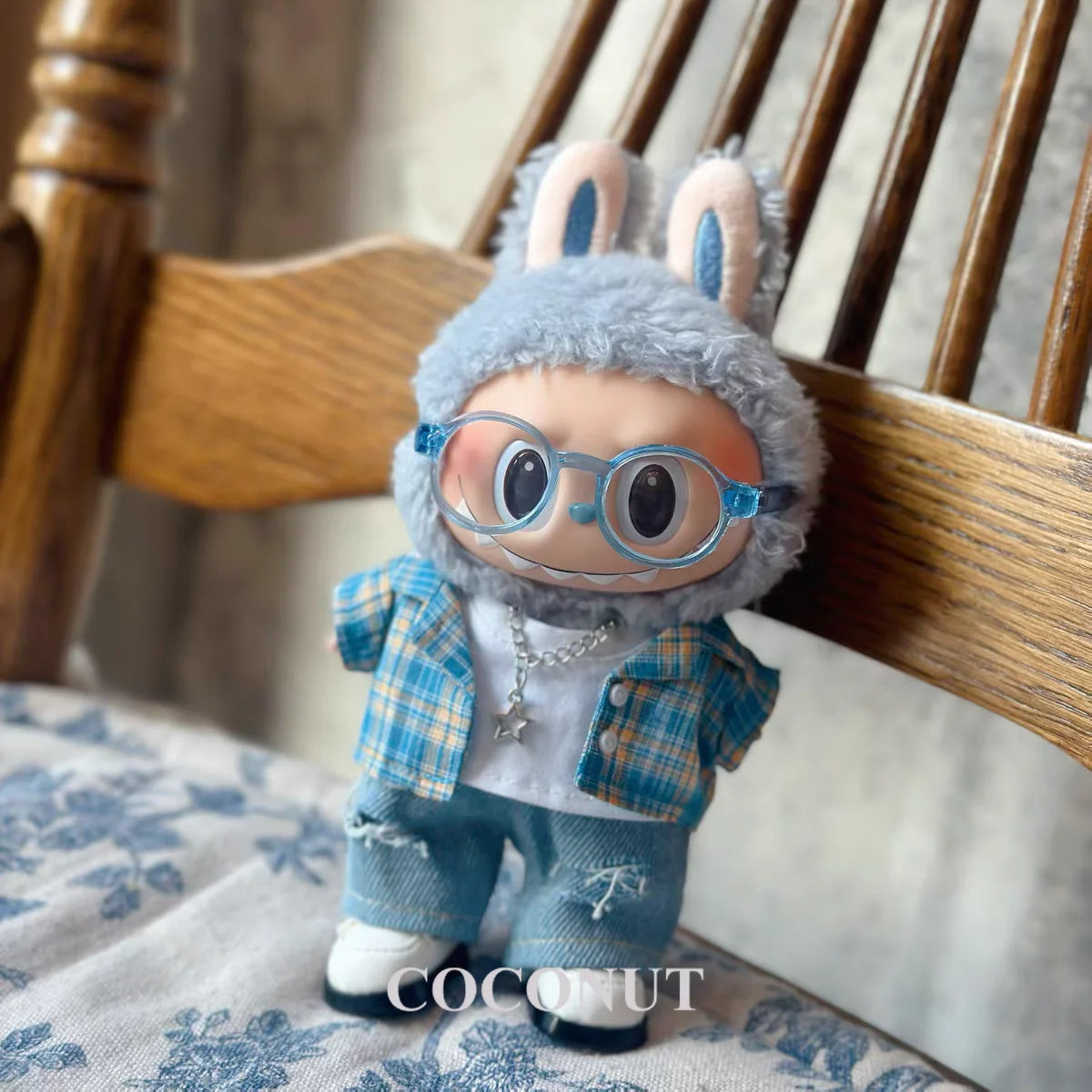 EZ Labubu Summer Shirt & Ripped Jeans - Cool Casual Outfit for 17cm Vinyl Dolls with a Trendy Summer Vibe